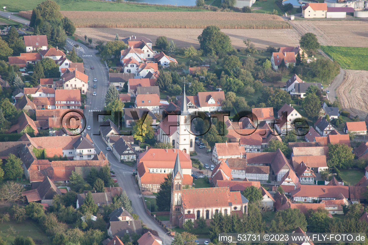 Luftaufnahme von Kutzenhausen im Bundesland Bas-Rhin, Frankreich