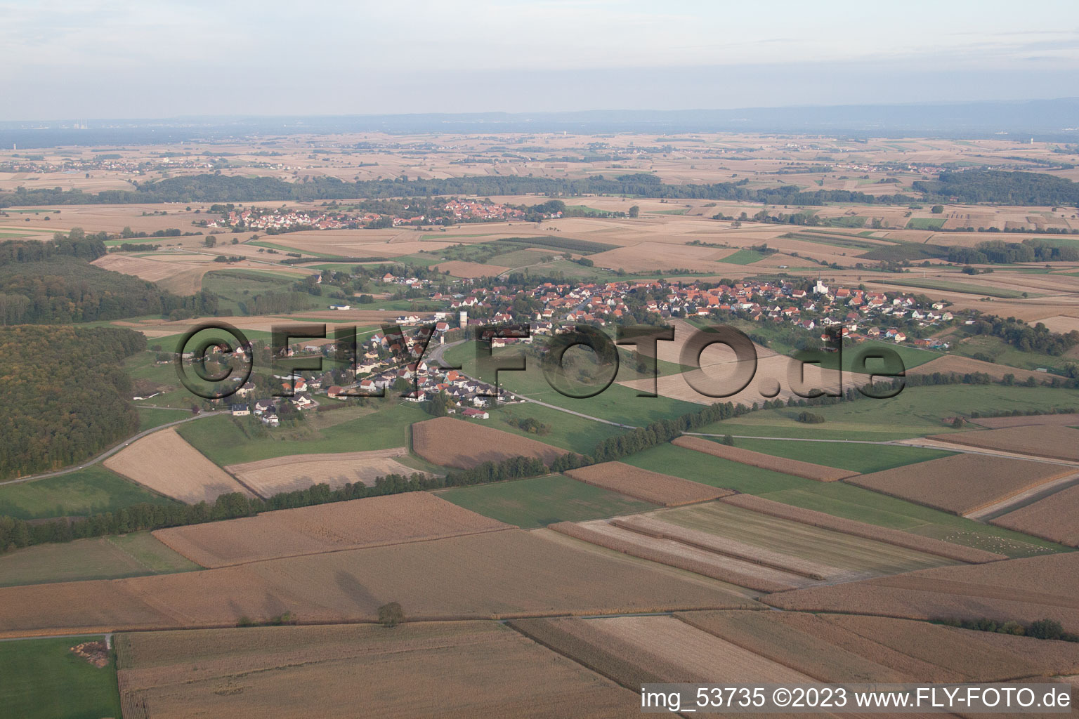 Drohnenbild von Retschwiller im Bundesland Bas-Rhin, Frankreich