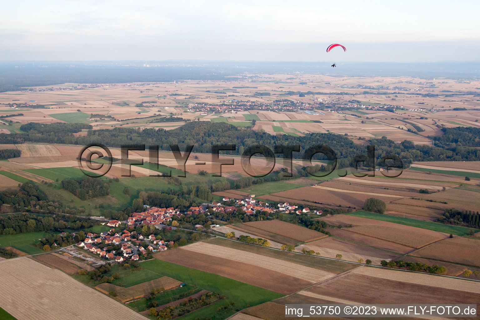 Drohnenbild von Ingolsheim im Bundesland Bas-Rhin, Frankreich
