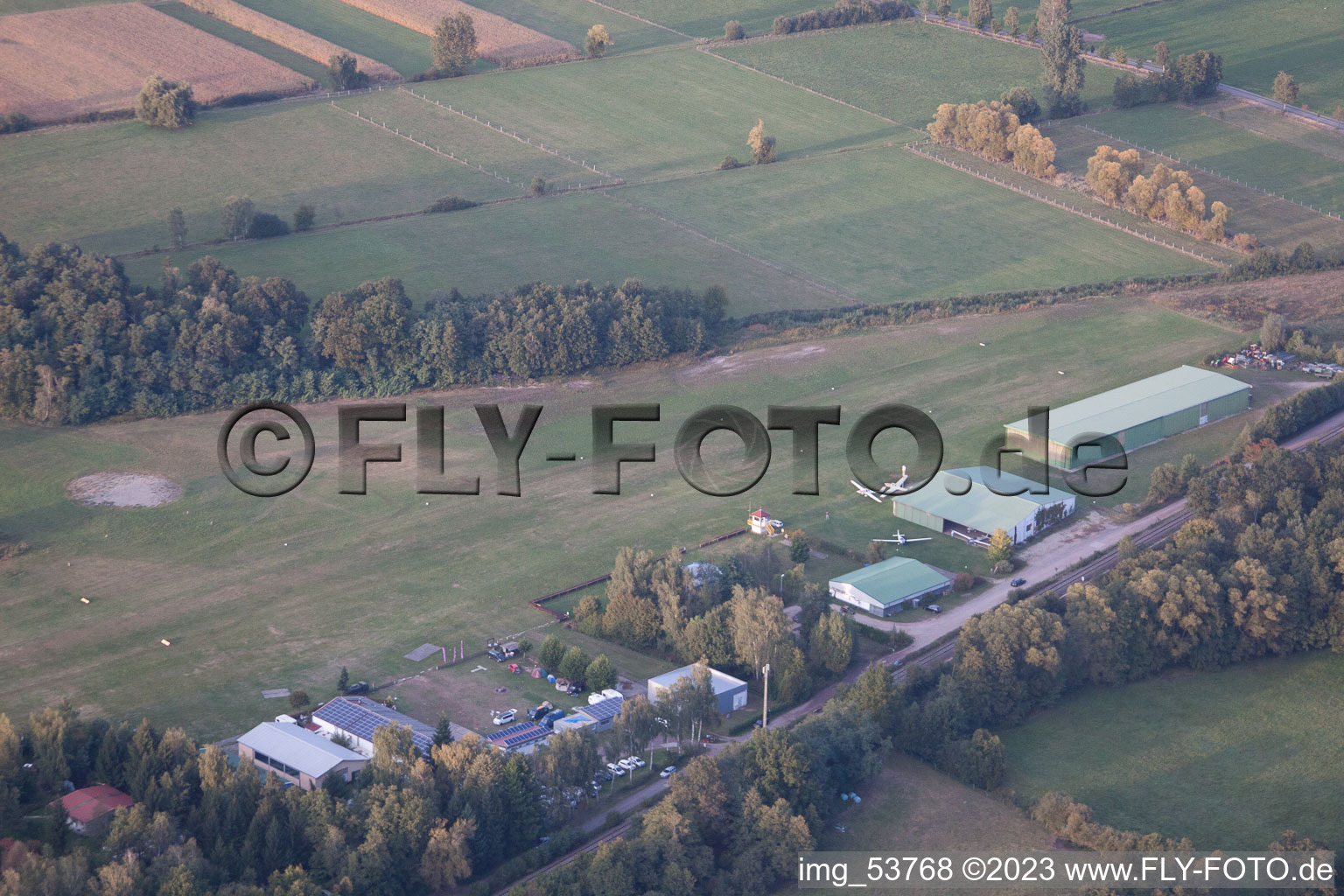 Schweighofen, Flugplatz im Bundesland Rheinland-Pfalz, Deutschland von oben