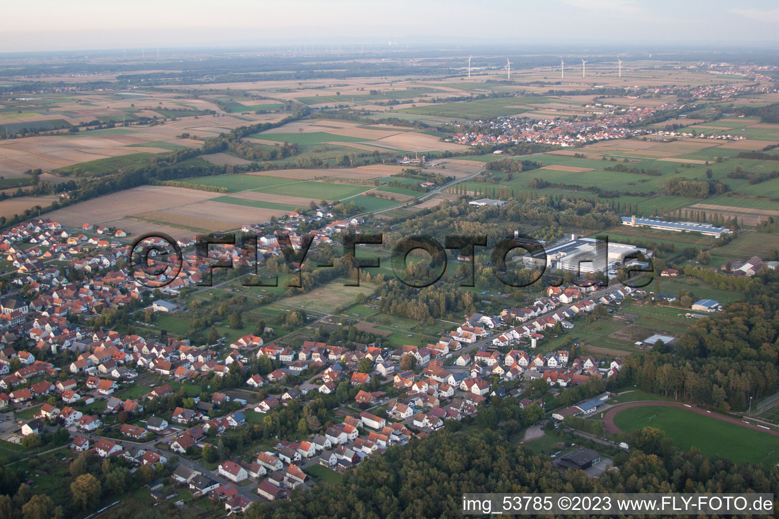 Schrägluftbild von Ortsteil Schaidt in Wörth am Rhein im Bundesland Rheinland-Pfalz, Deutschland