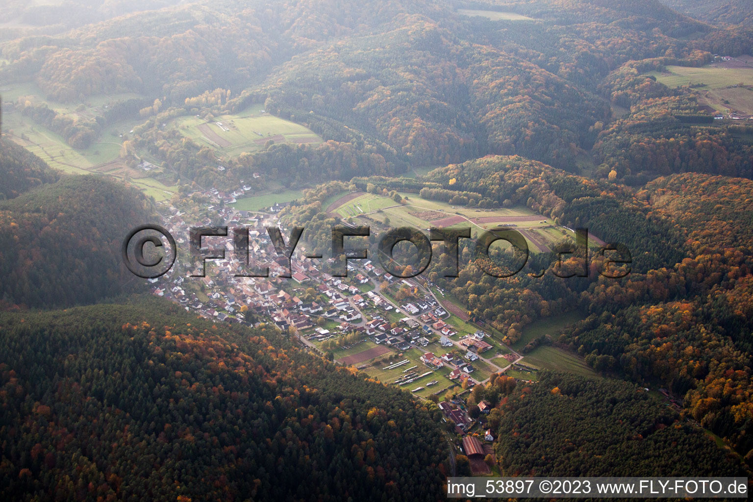 Vorderweidenthal im Bundesland Rheinland-Pfalz, Deutschland aus der Vogelperspektive