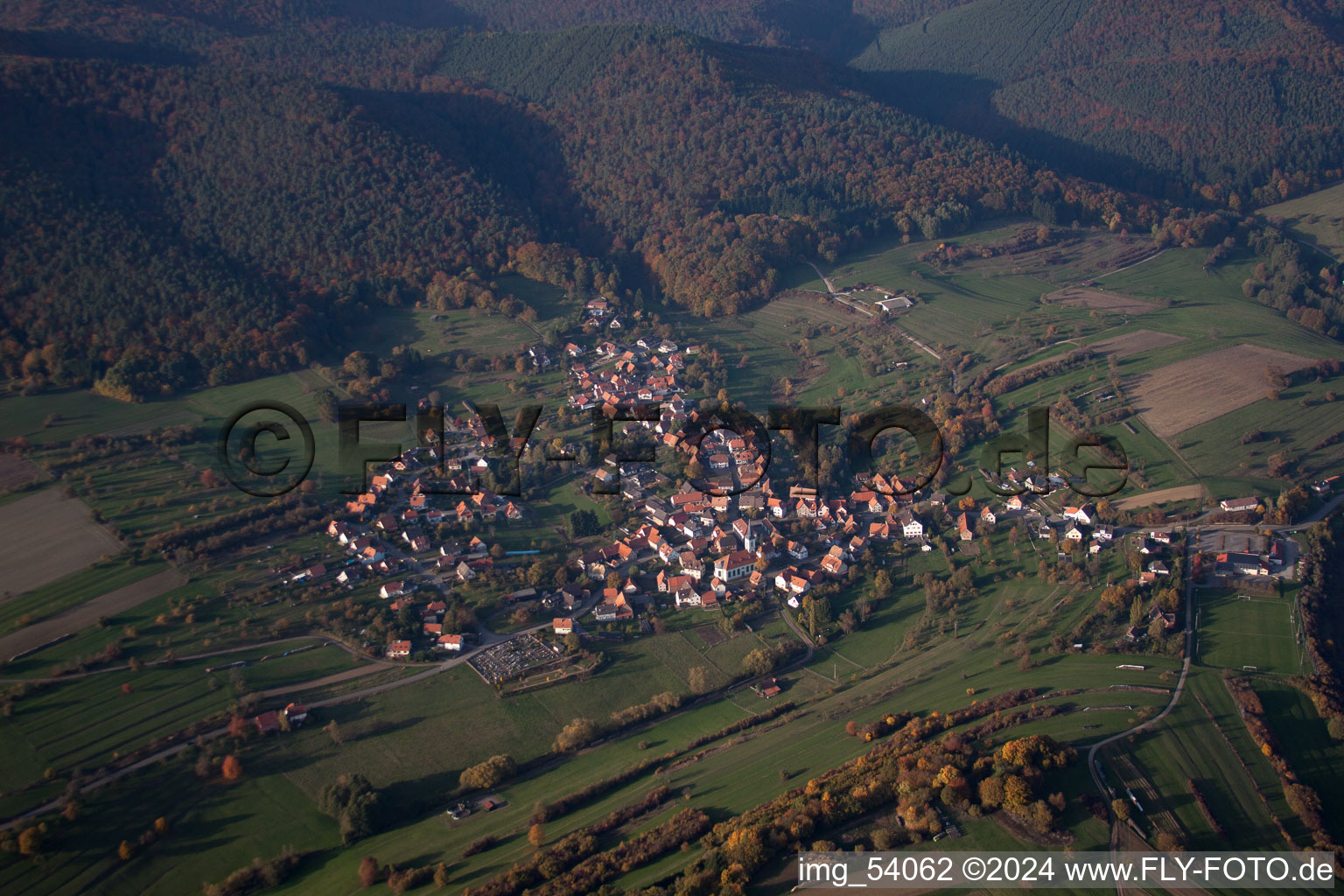 Drohnenaufname von Wingen im Bundesland Bas-Rhin, Frankreich