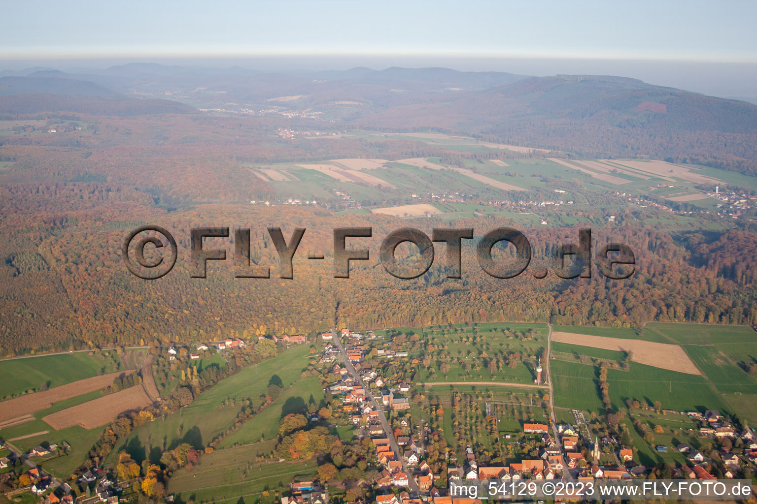 Nehwiller-près-Wœrth im Bundesland Bas-Rhin, Frankreich von der Drohne aus gesehen