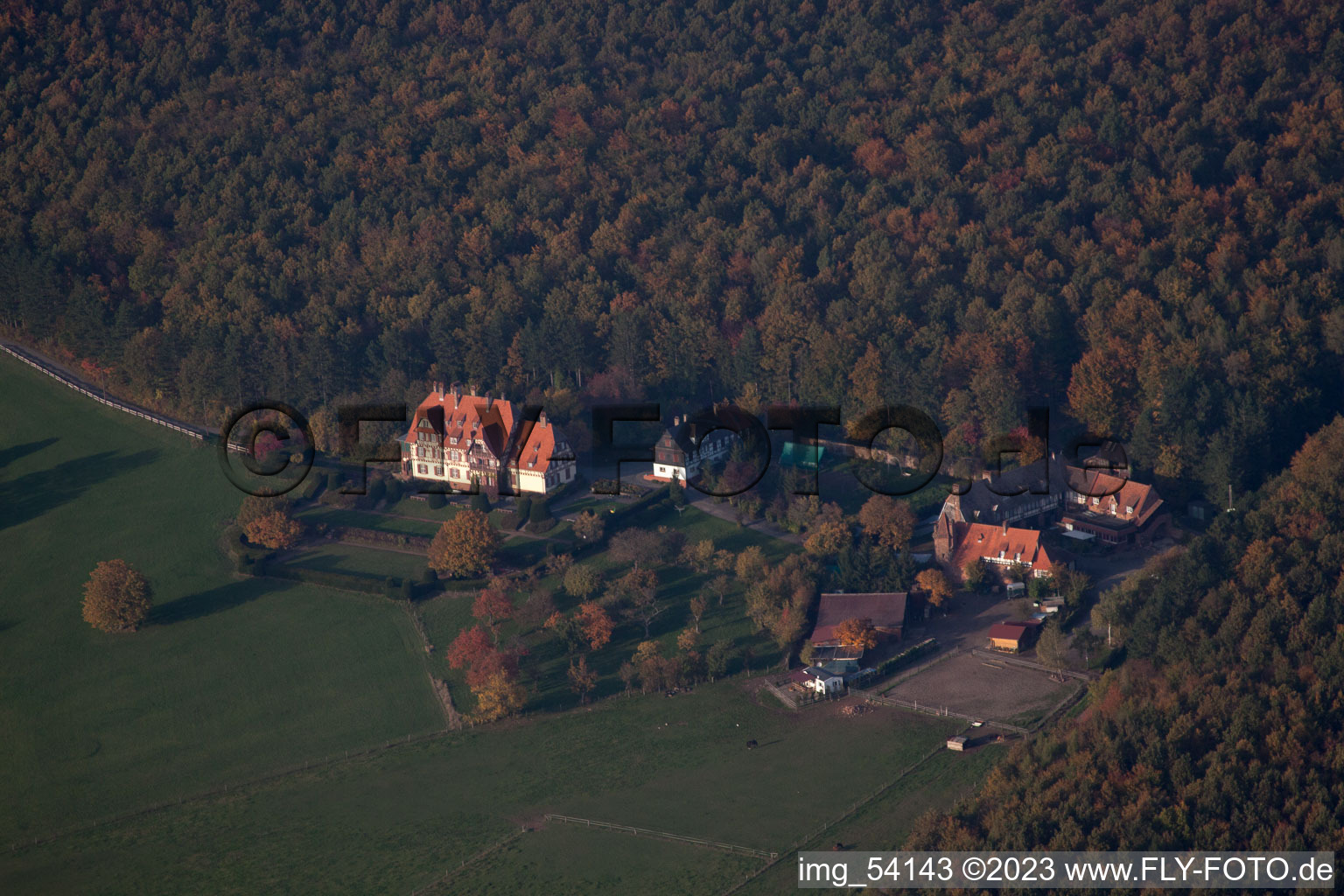 Niederbronn-les-Bains im Bundesland Bas-Rhin, Frankreich von oben gesehen