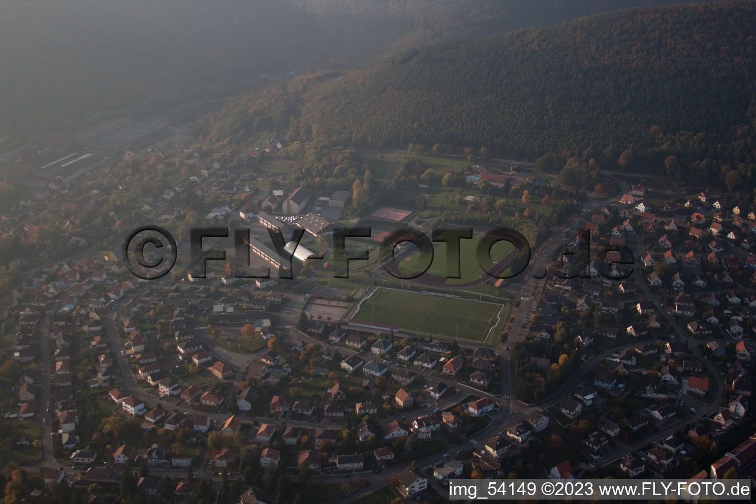 Drohnenaufname von Niederbronn-les-Bains im Bundesland Bas-Rhin, Frankreich