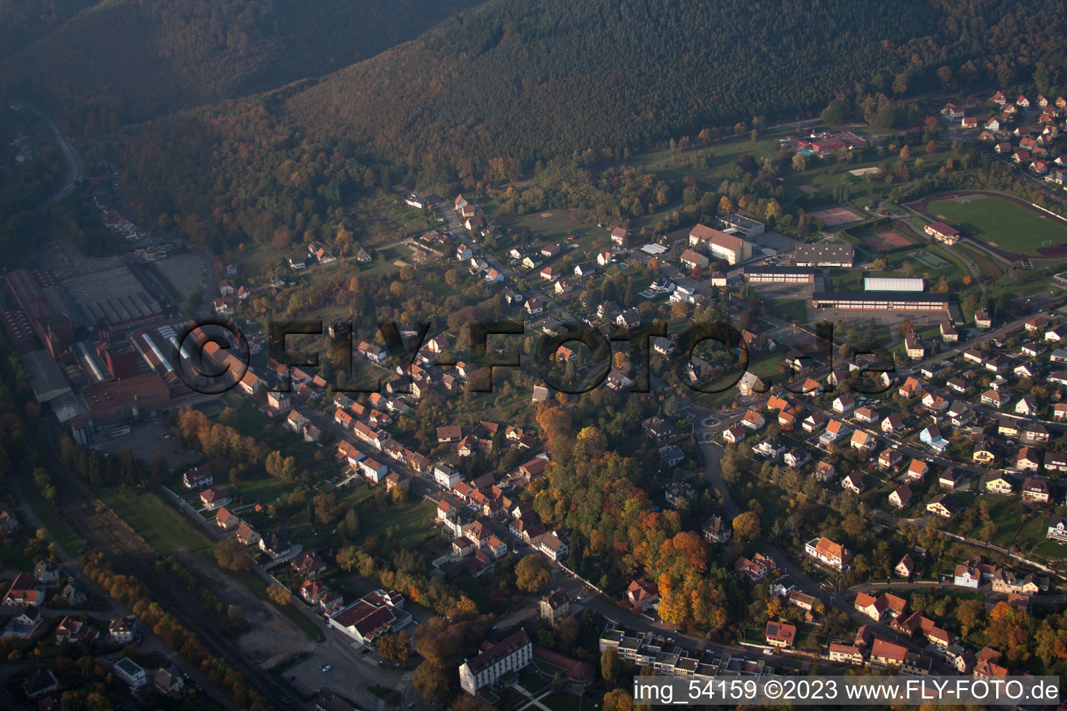 Niederbronn-les-Bains im Bundesland Bas-Rhin, Frankreich von oben
