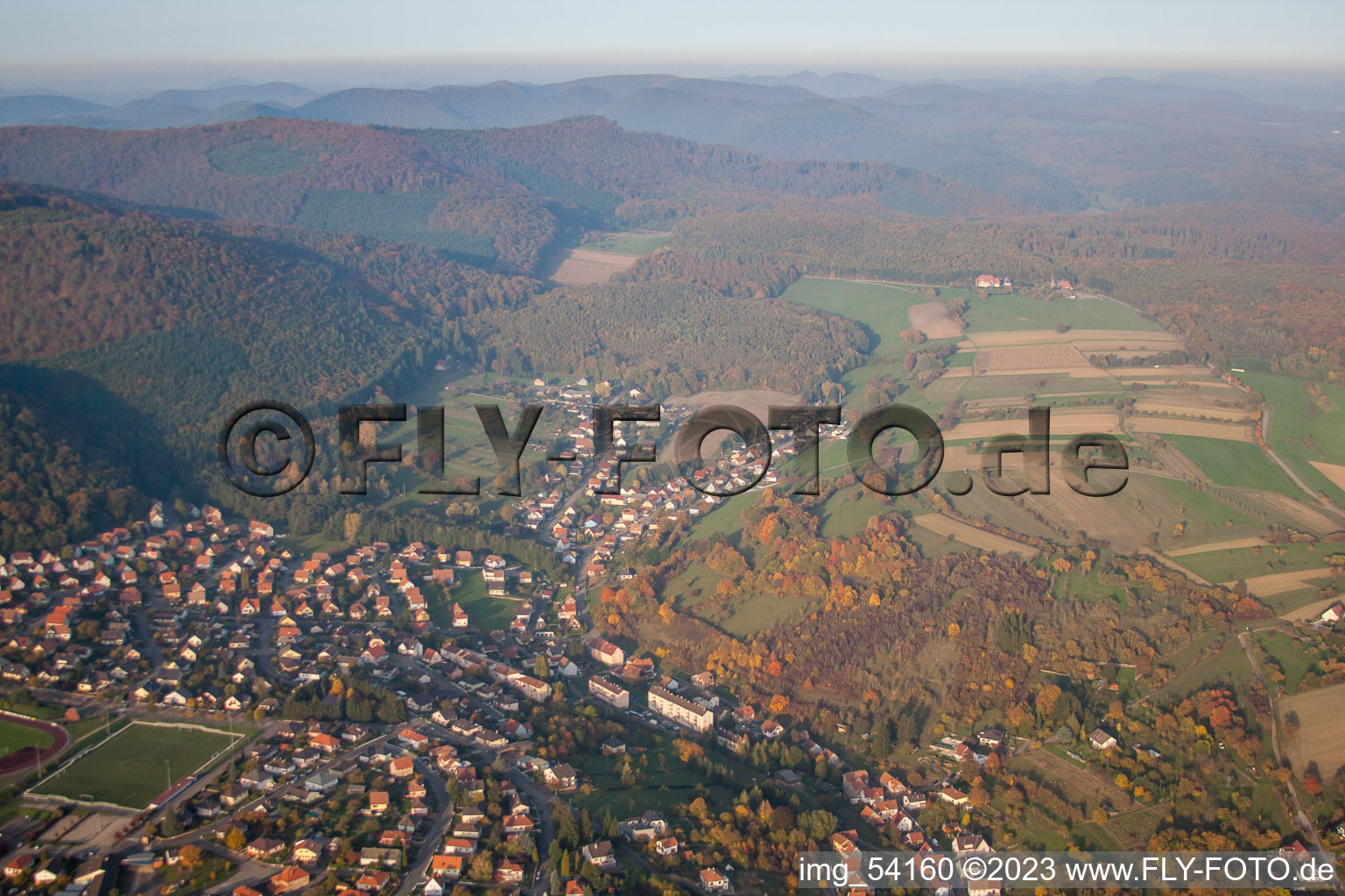 Niederbronn-les-Bains im Bundesland Bas-Rhin, Frankreich aus der Luft