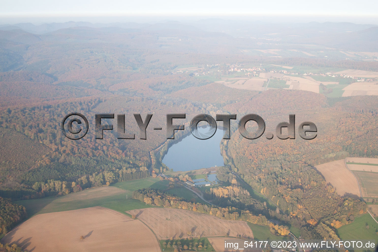 Reichshoffen im Bundesland Bas-Rhin, Frankreich von einer Drohne aus