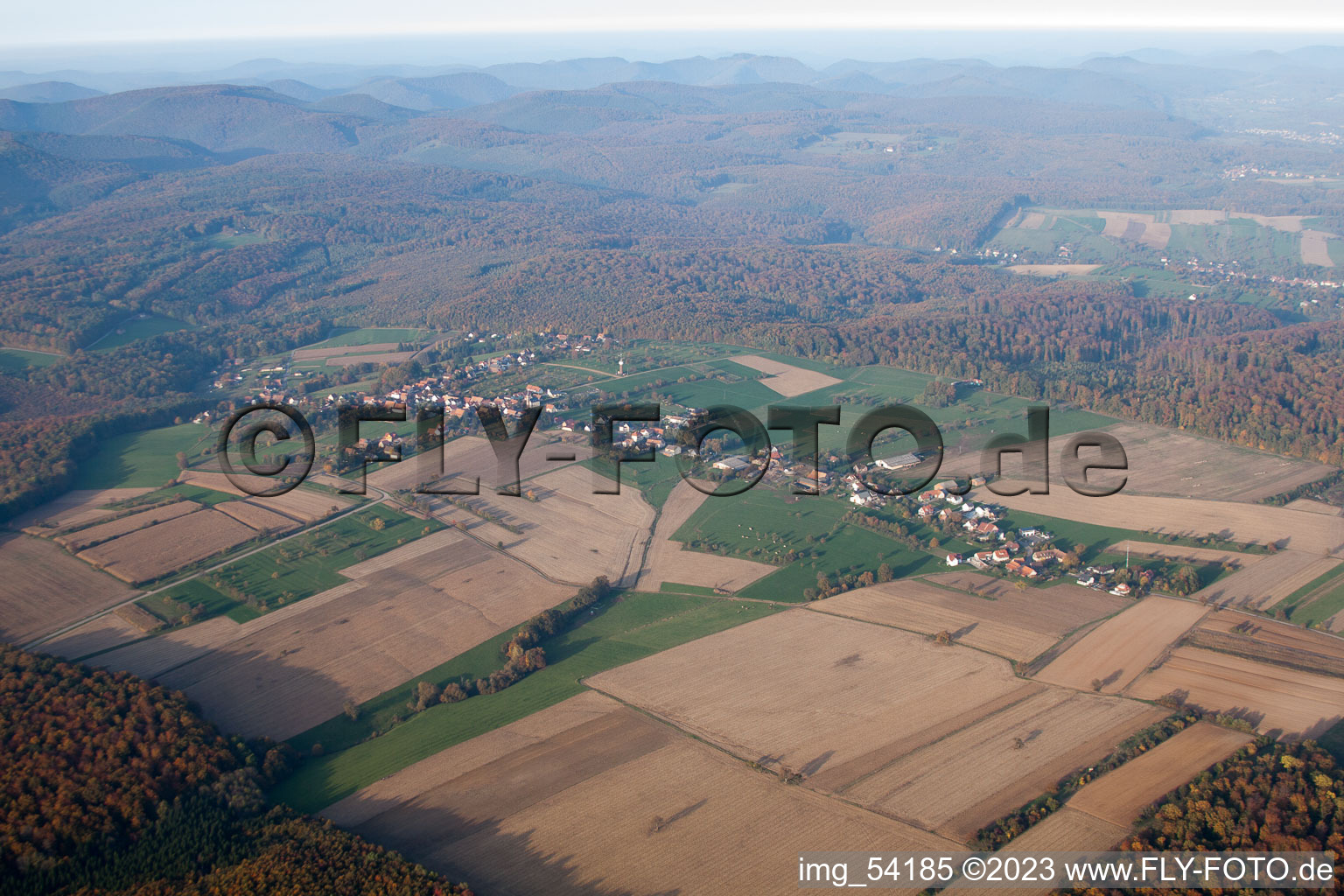 Frœschwiller im Bundesland Bas-Rhin, Frankreich aus der Luft