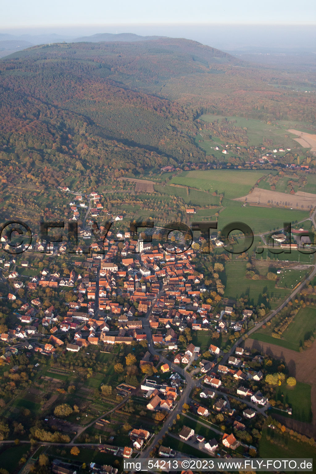 Gœrsdorf im Bundesland Bas-Rhin, Frankreich vom Flugzeug aus