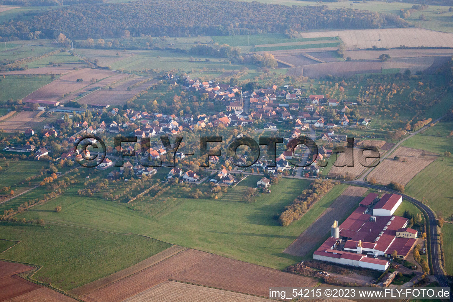 Gœrsdorf im Bundesland Bas-Rhin, Frankreich aus der Luft betrachtet