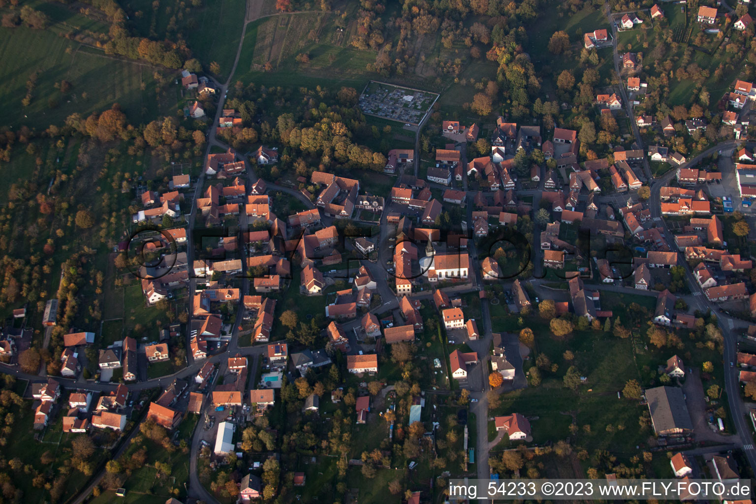 Drohnenbild von Lampertsloch im Bundesland Bas-Rhin, Frankreich