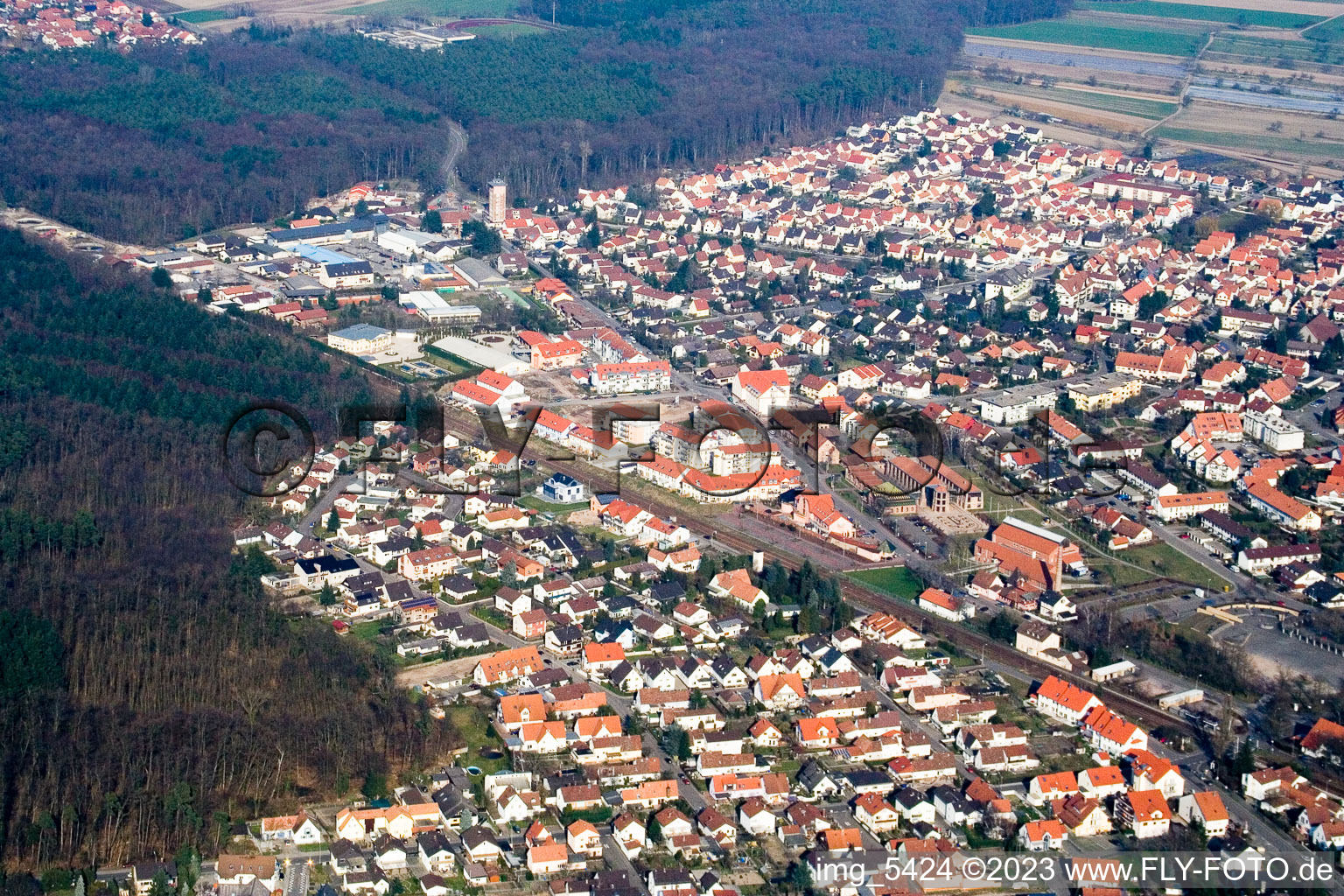 Jockgrim N, von Südwesten im Bundesland Rheinland-Pfalz, Deutschland