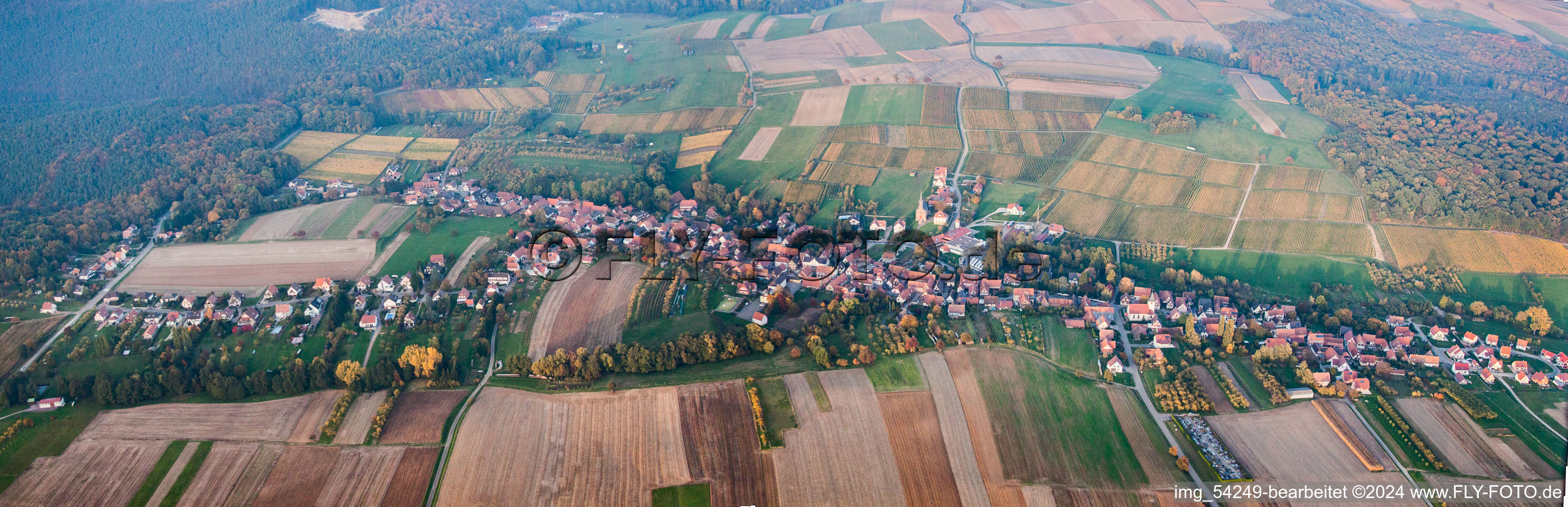 Panorama vom Ortsbereich und der Umgebung in Cleebourg in Grand Est im Bundesland Bas-Rhin, Frankreich