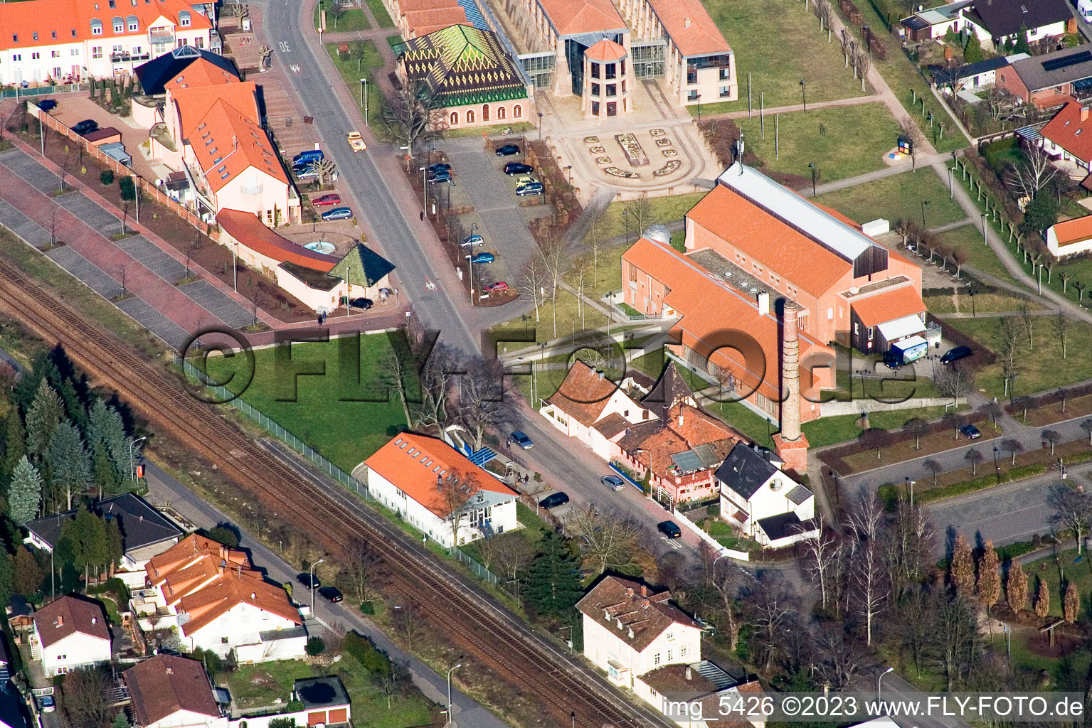 Jockgrim, Festhalle von Südwesten im Bundesland Rheinland-Pfalz, Deutschland