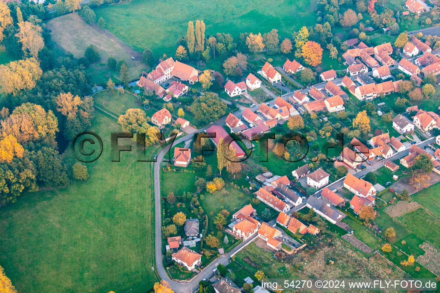 Ortsteil Altenstadt in Wissembourg im Bundesland Bas-Rhin, Frankreich von einer Drohne aus