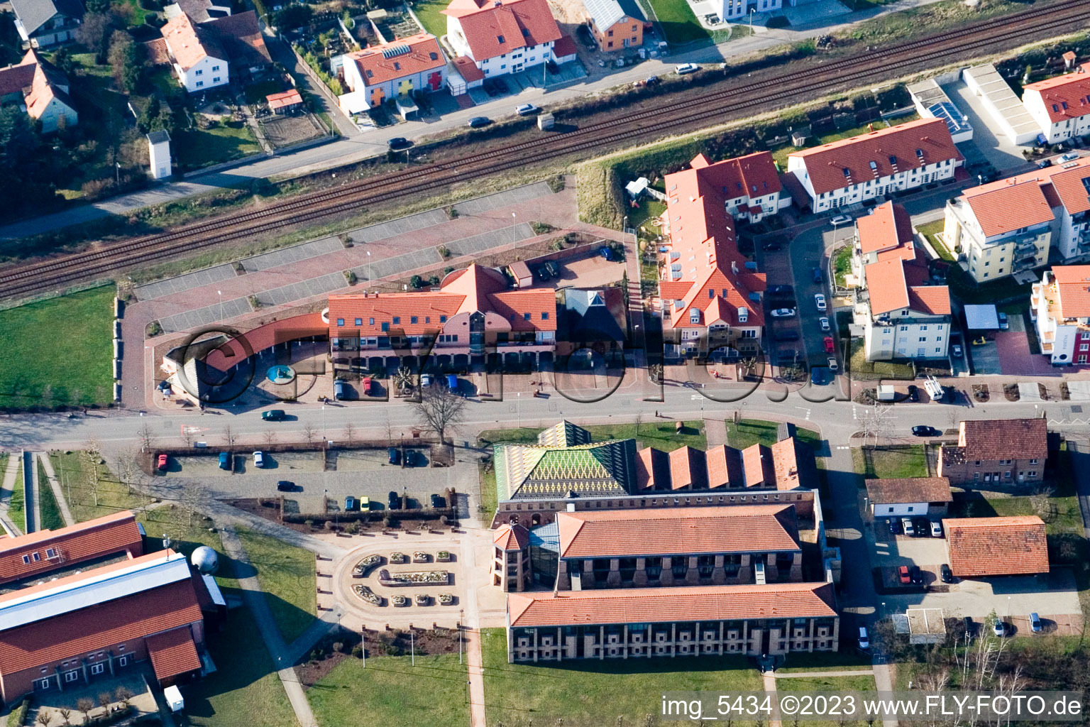 Luftaufnahme von Jockgrim, Ziegeleimuseum, Festhalle von Südwesten im Bundesland Rheinland-Pfalz, Deutschland