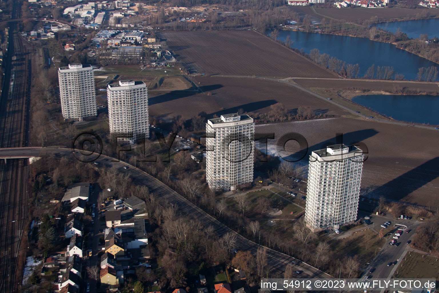Luftbild von Oggersheim, Hochhäuser an der Froschlache im Ortsteil Friesenheim in Ludwigshafen am Rhein im Bundesland Rheinland-Pfalz, Deutschland