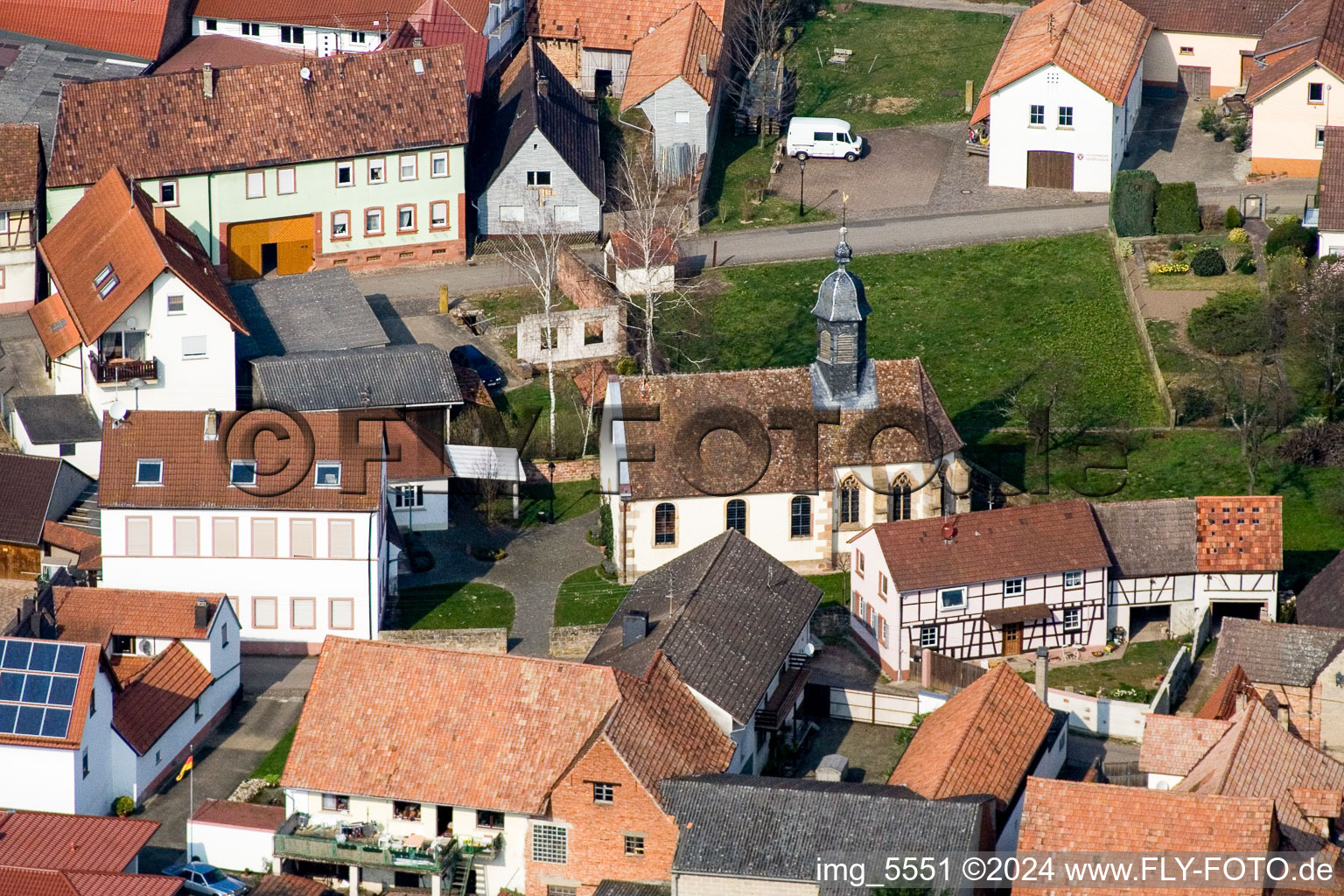 Kirchengebäude der Kapelle in Dierbach im Bundesland Rheinland-Pfalz, Deutschland