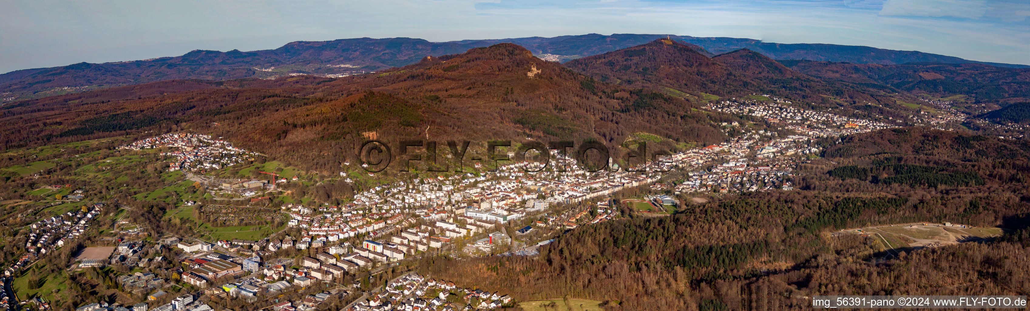 Panorama vom Ortsbereich und der Umgebung in Baden-Baden im Ortsteil Oosscheuern im Bundesland Baden-Württemberg, Deutschland