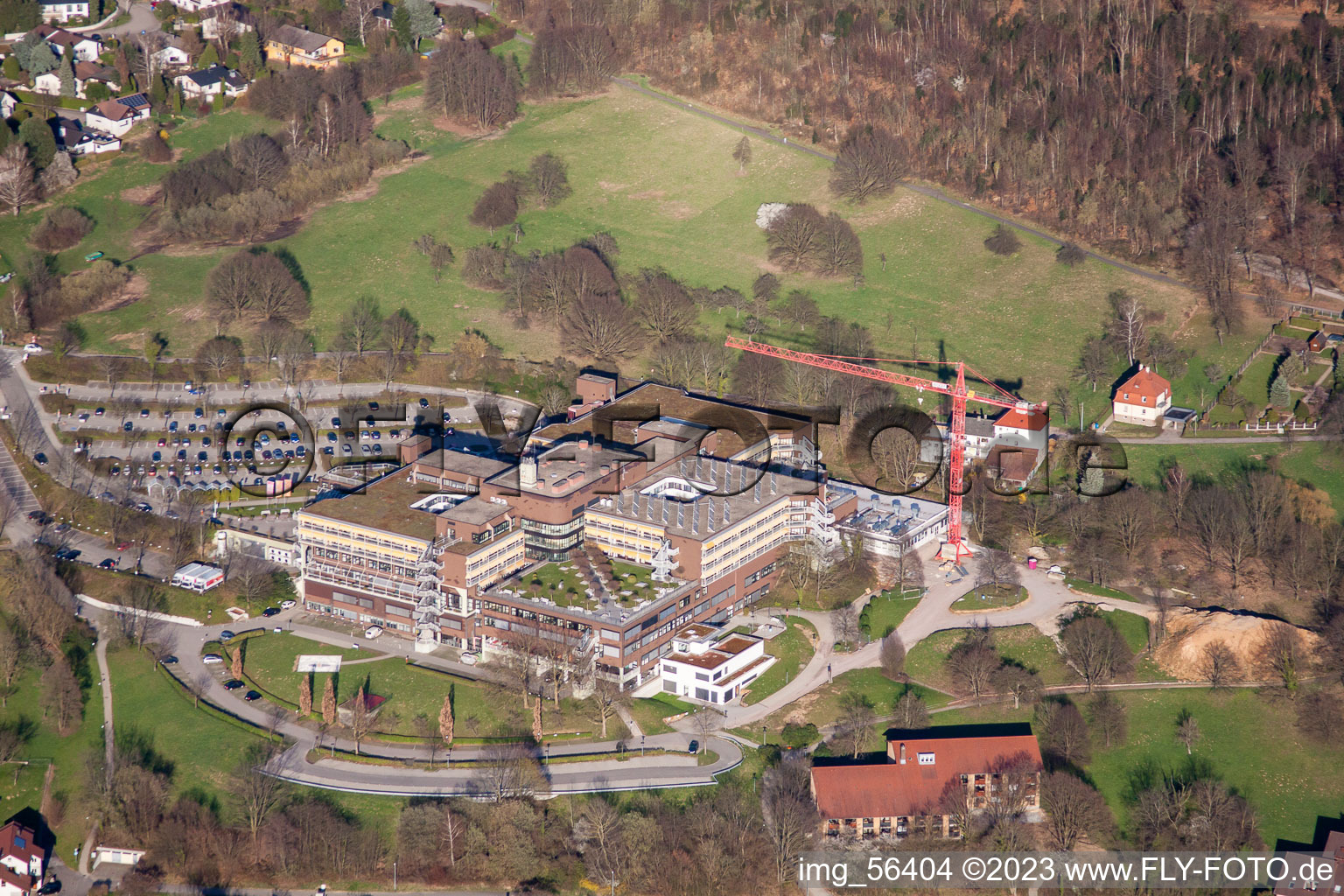 Baustelle für einen Erweiterungs- Neubau auf dem Klinikgelände des Krankenhauses Klinikum Mittelbaden Baden-Baden Balg in Baden-Baden im Ortsteil Oos im Bundesland Baden-Württemberg, Deutschland