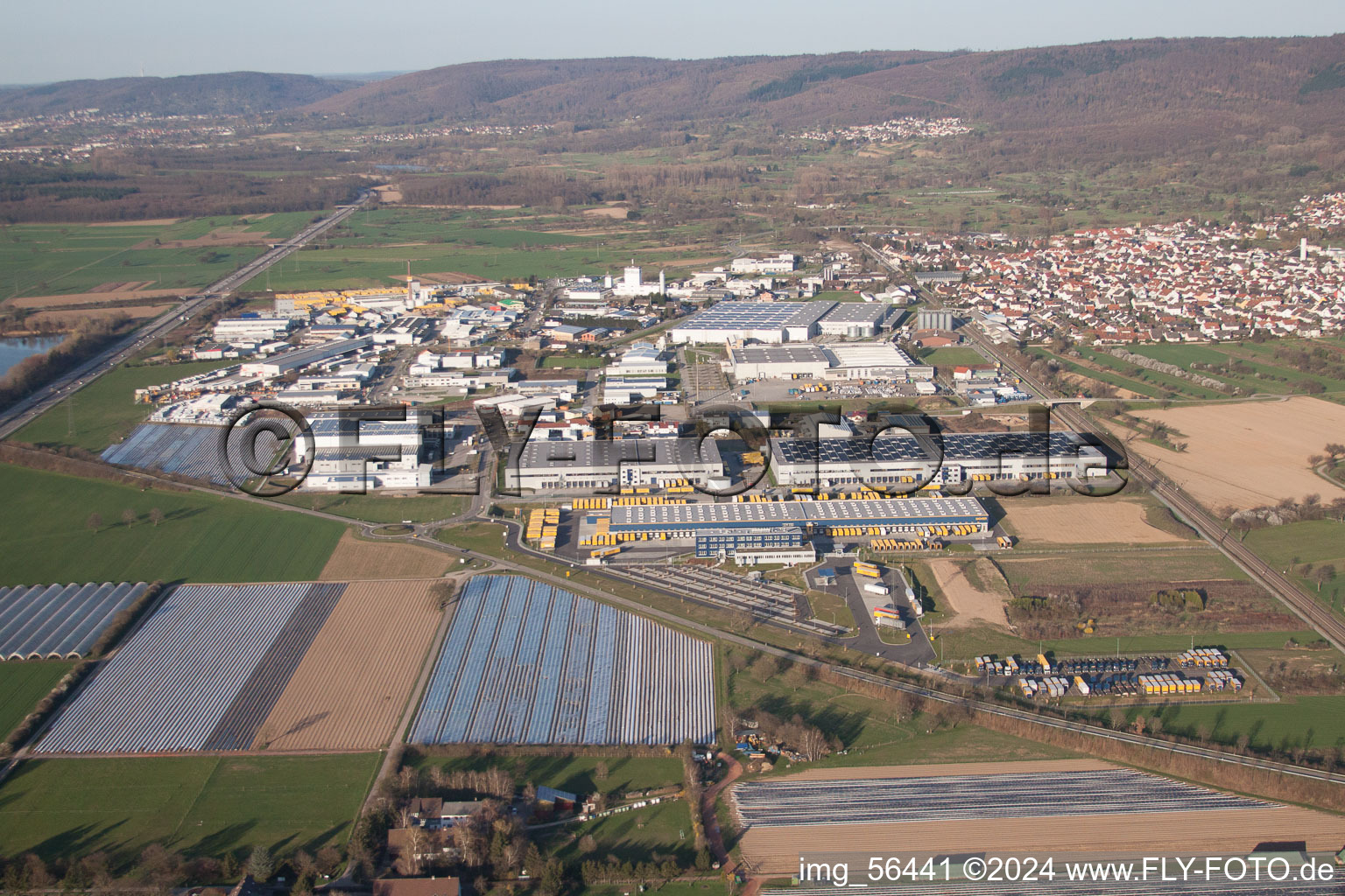 Luftbild von Lagerhallen und Speditionsgebäude der Dachser GmbH & Co.KG in Malsch im Bundesland Baden-Württemberg, Deutschland