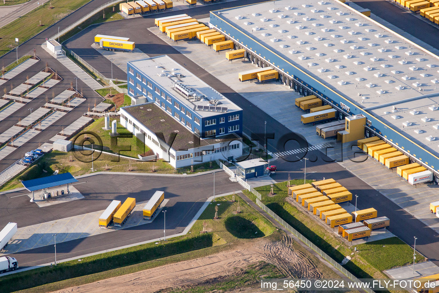 Lagerhallen und Speditionsgebäude der Dachser GmbH & Co.KG in Malsch im Bundesland Baden-Württemberg, Deutschland aus der Luft
