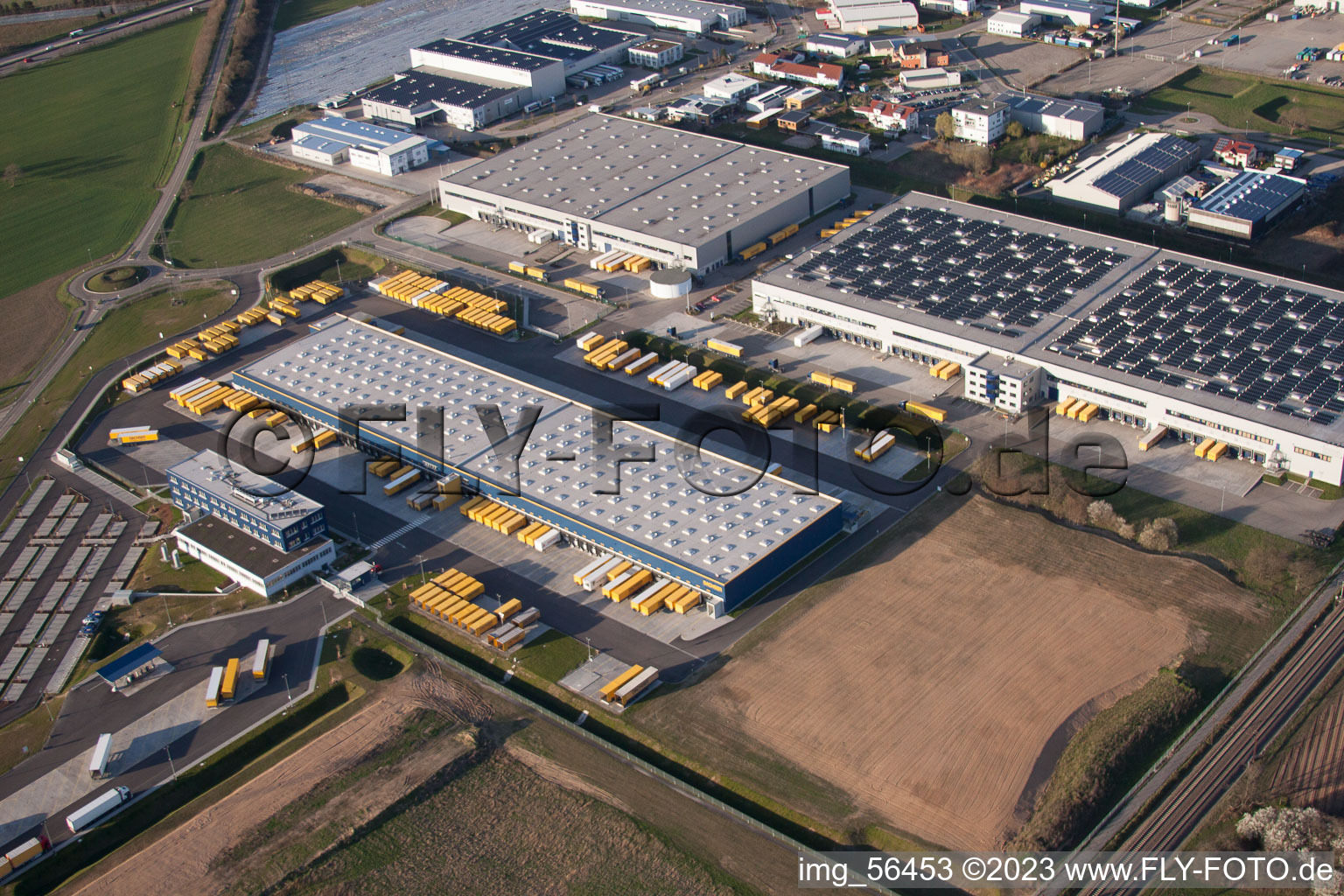 Schrägluftbild von DACHSER Logistikzentrum Karlsruhe GmbH, Malsch im Bundesland Baden-Württemberg, Deutschland