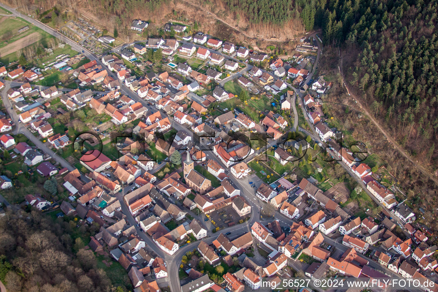 Luftbild von Dorf - Ansicht in Vorderweidenthal im Bundesland Rheinland-Pfalz, Deutschland