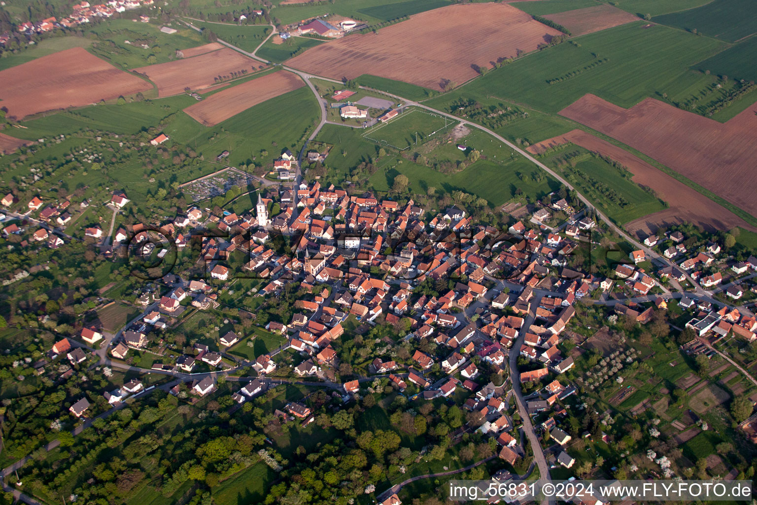 Luftbild von Dorf - Ansicht in Gœrsdorf in Grand Est im Bundesland Bas-Rhin, Frankreich