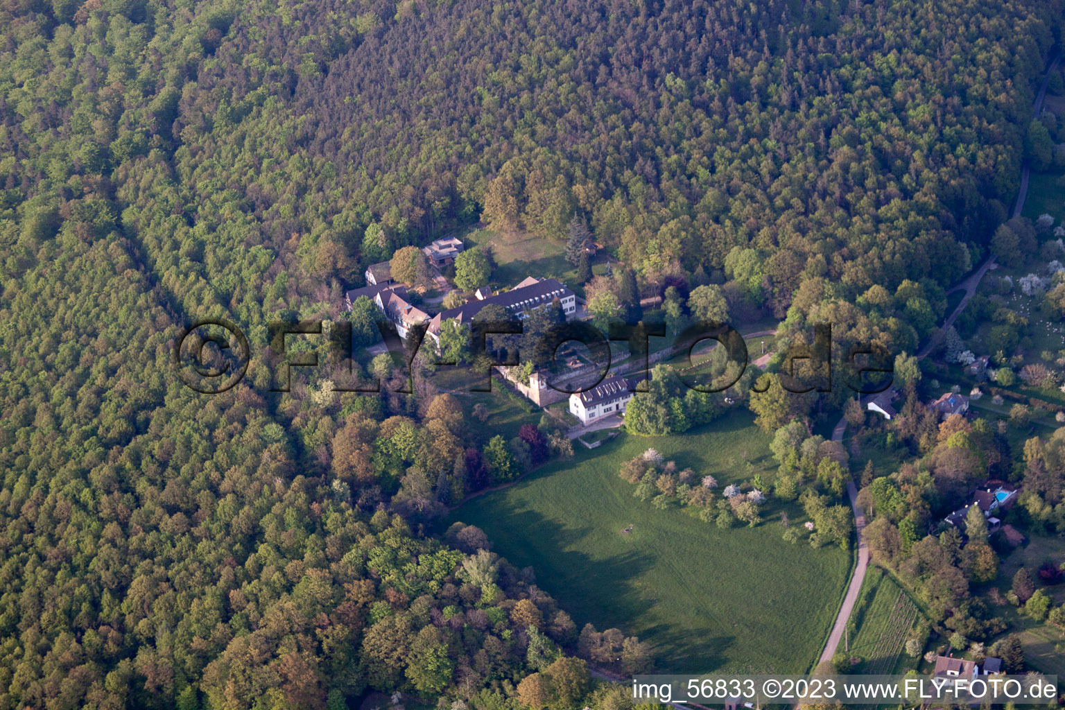 Gœrsdorf im Bundesland Bas-Rhin, Frankreich aus der Drohnenperspektive