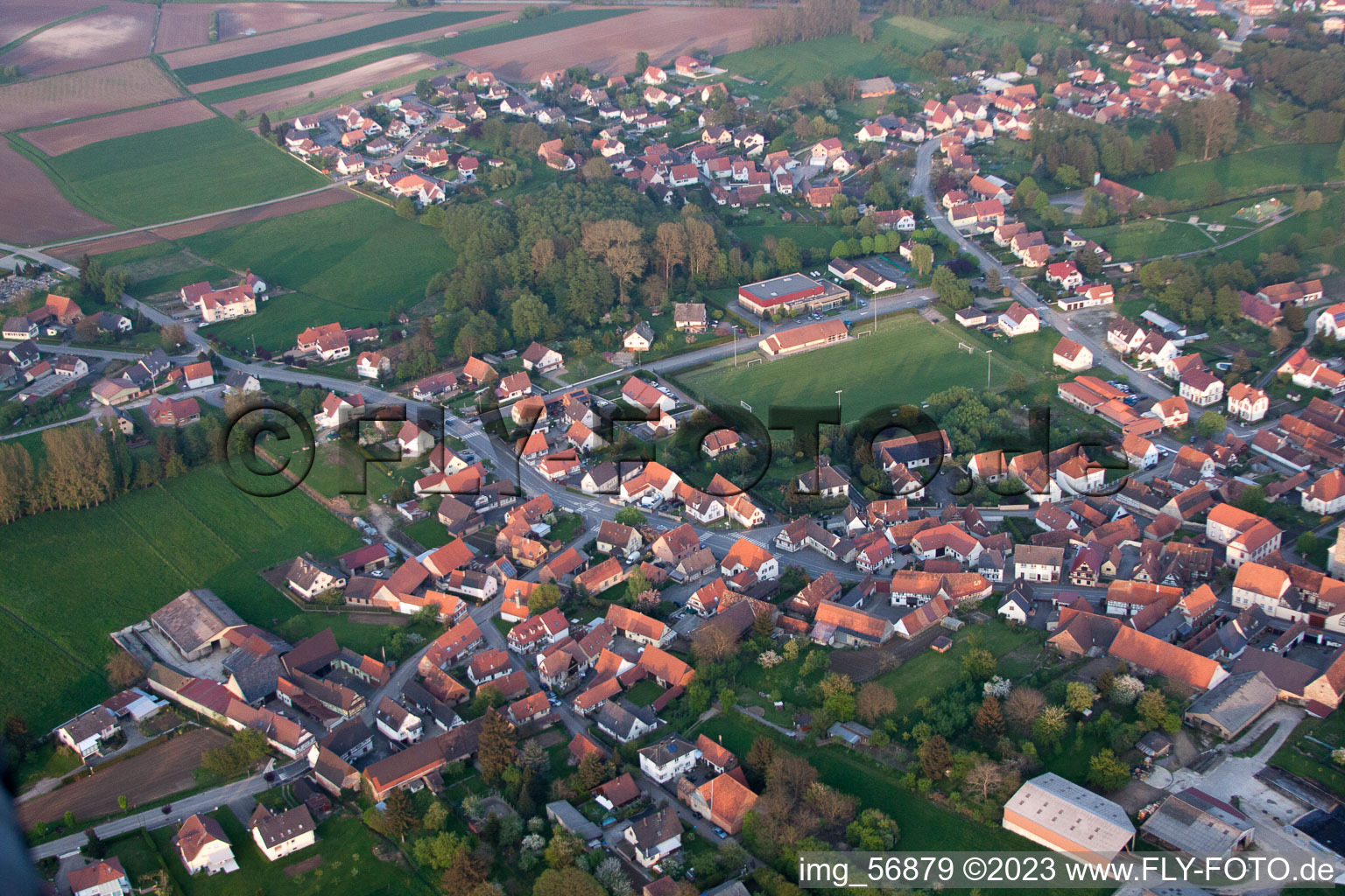 Drohnenbild von Riedseltz im Bundesland Bas-Rhin, Frankreich