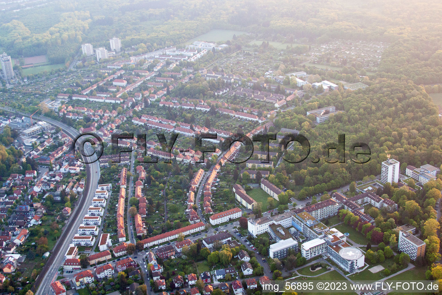 Ortsteil Rüppurr in Karlsruhe im Bundesland Baden-Württemberg, Deutschland von der Drohne aus gesehen