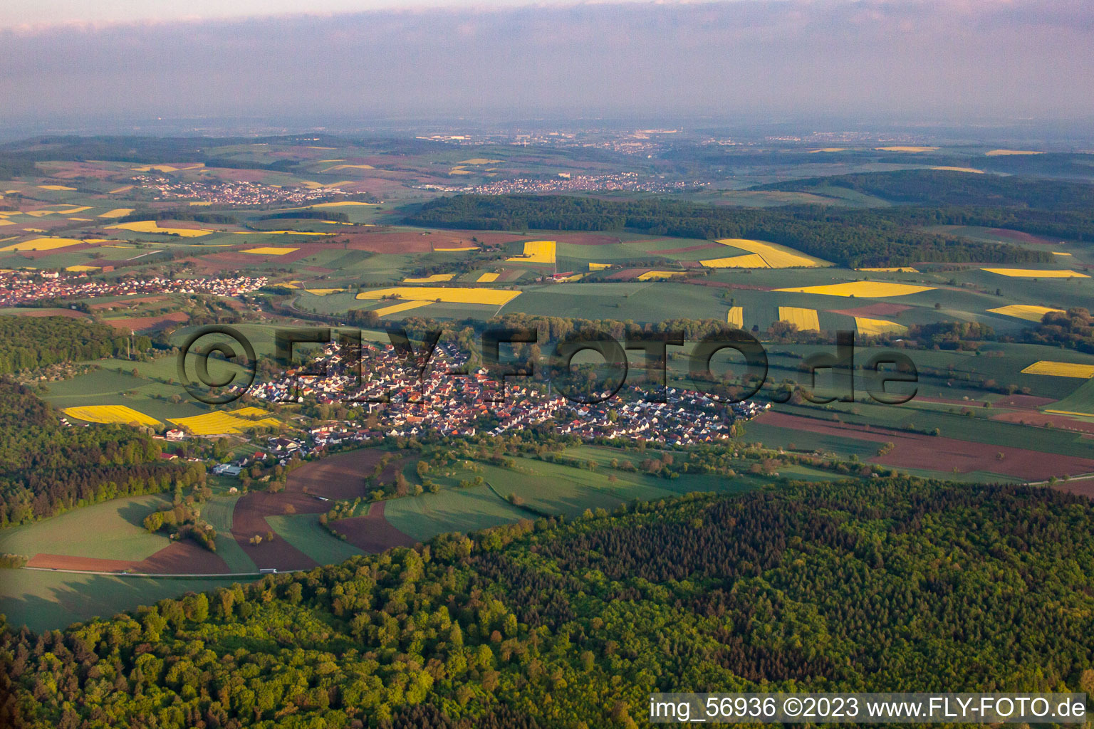 Luftbild von Ortsteil Büchig in Bretten im Bundesland Baden-Württemberg, Deutschland
