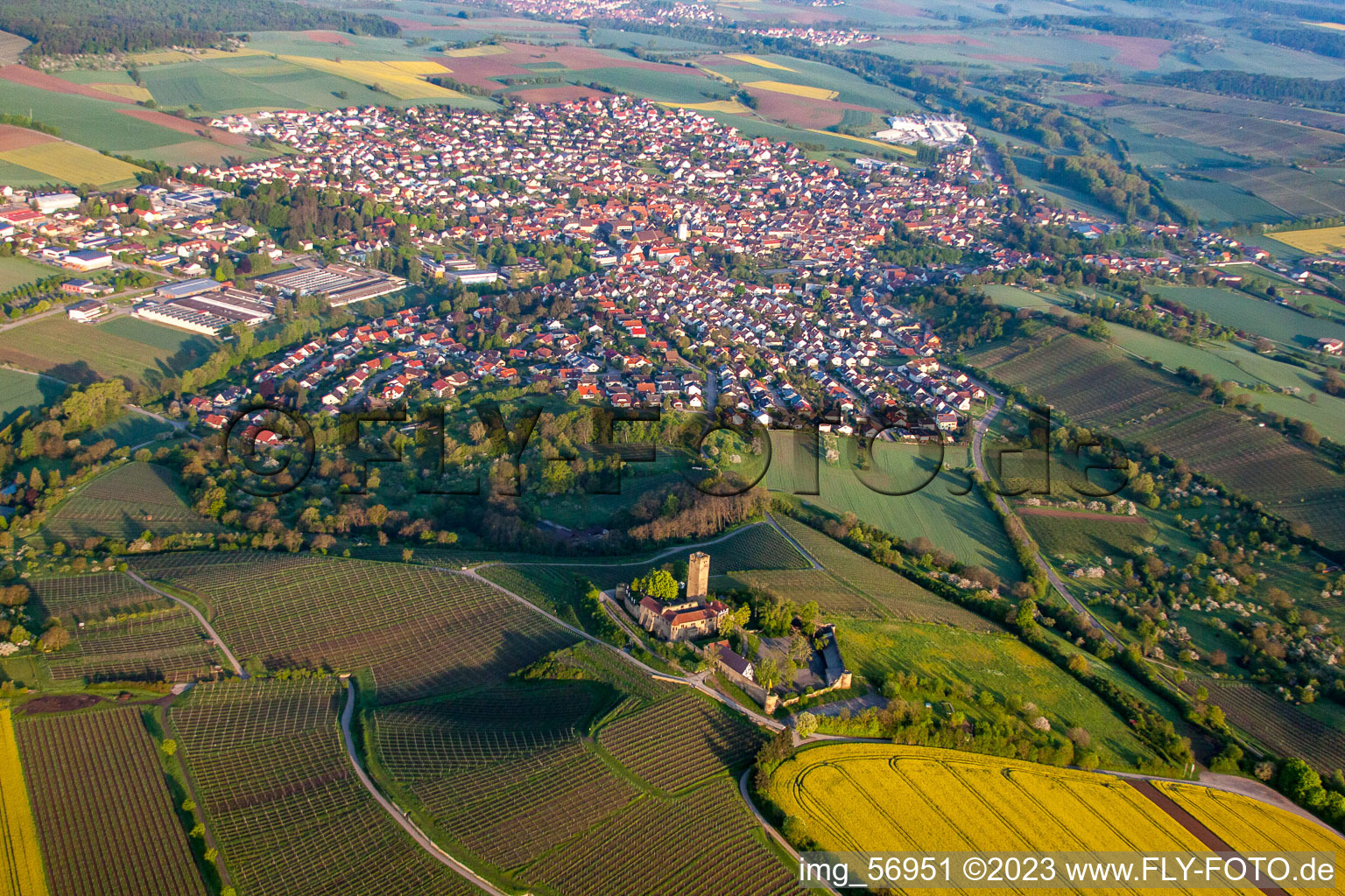 Sulzfeld, Burg Ravensburg im Bundesland Baden-Württemberg, Deutschland aus der Luft