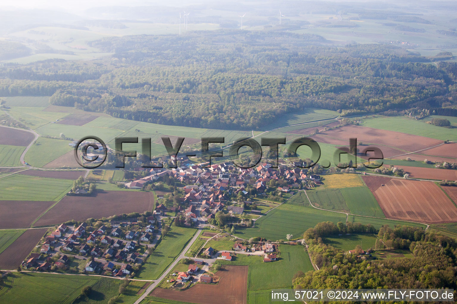 Dorf - Ansicht im Ortsteil Buch in Ahorn im Ortsteil Buch am Ahorn im Bundesland Baden-Württemberg, Deutschland