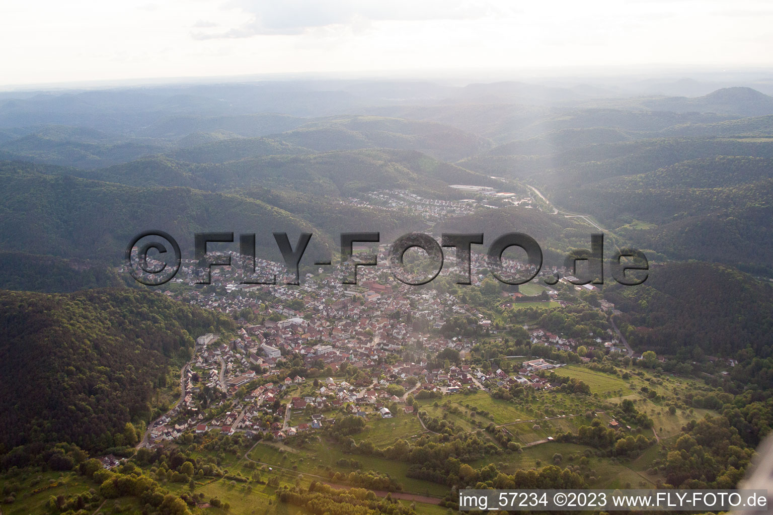 Hauenstein im Bundesland Rheinland-Pfalz, Deutschland aus der Luft betrachtet