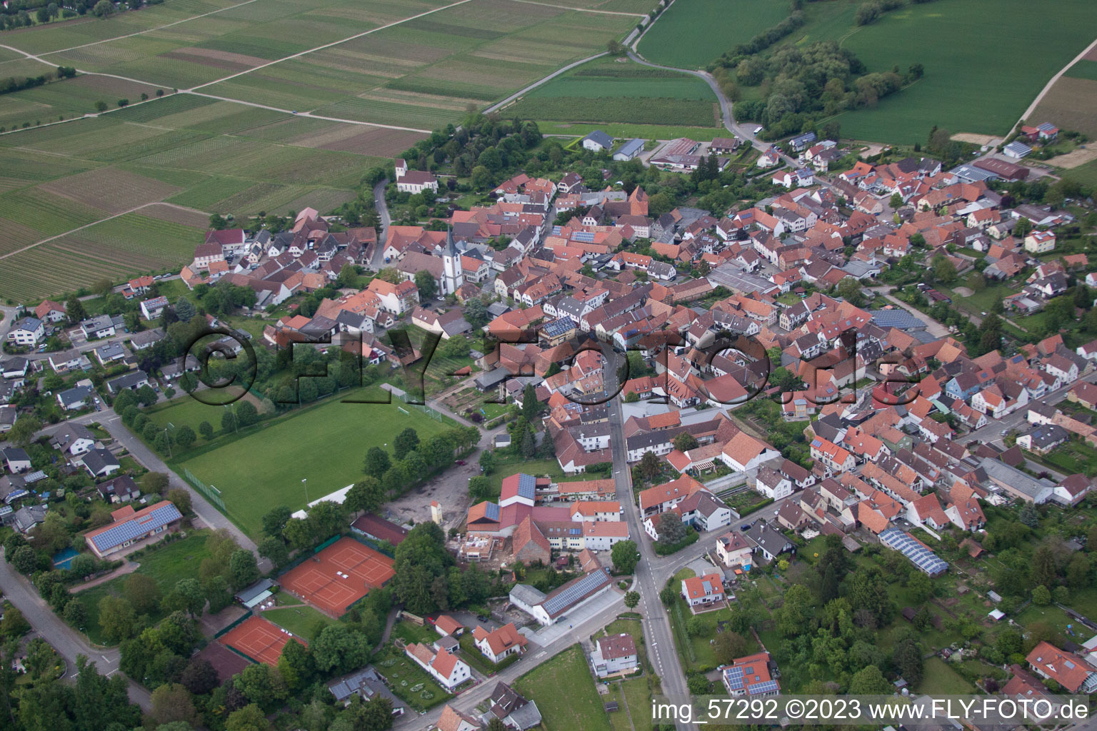 Ortsteil Mörzheim in Landau in der Pfalz im Bundesland Rheinland-Pfalz, Deutschland vom Flugzeug aus