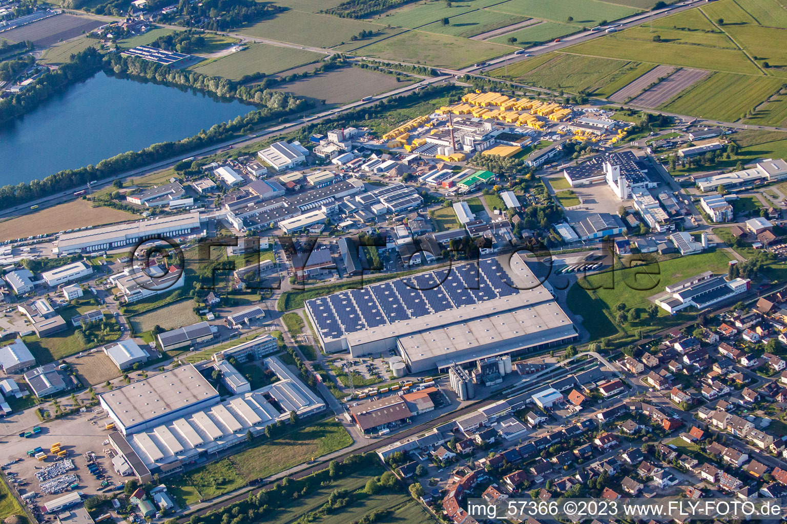 Luftbild von Industriegebiet Daimlerstr in Malsch im Bundesland Baden-Württemberg, Deutschland