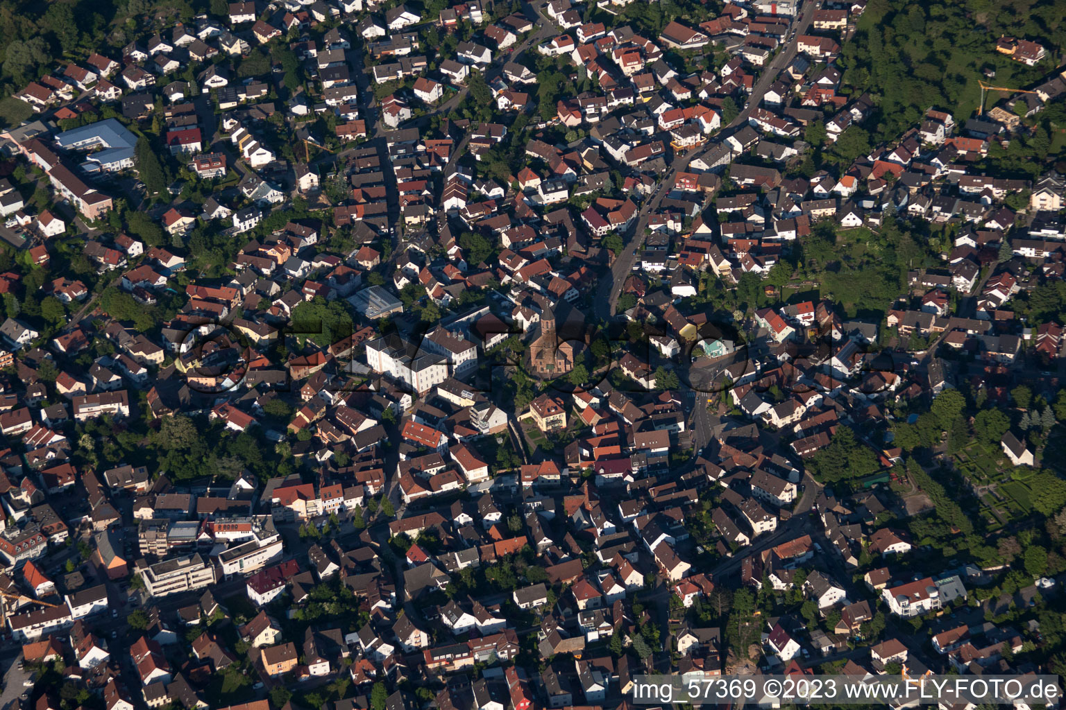 Luftbild von St. Cyriak von Westen in Malsch im Bundesland Baden-Württemberg, Deutschland