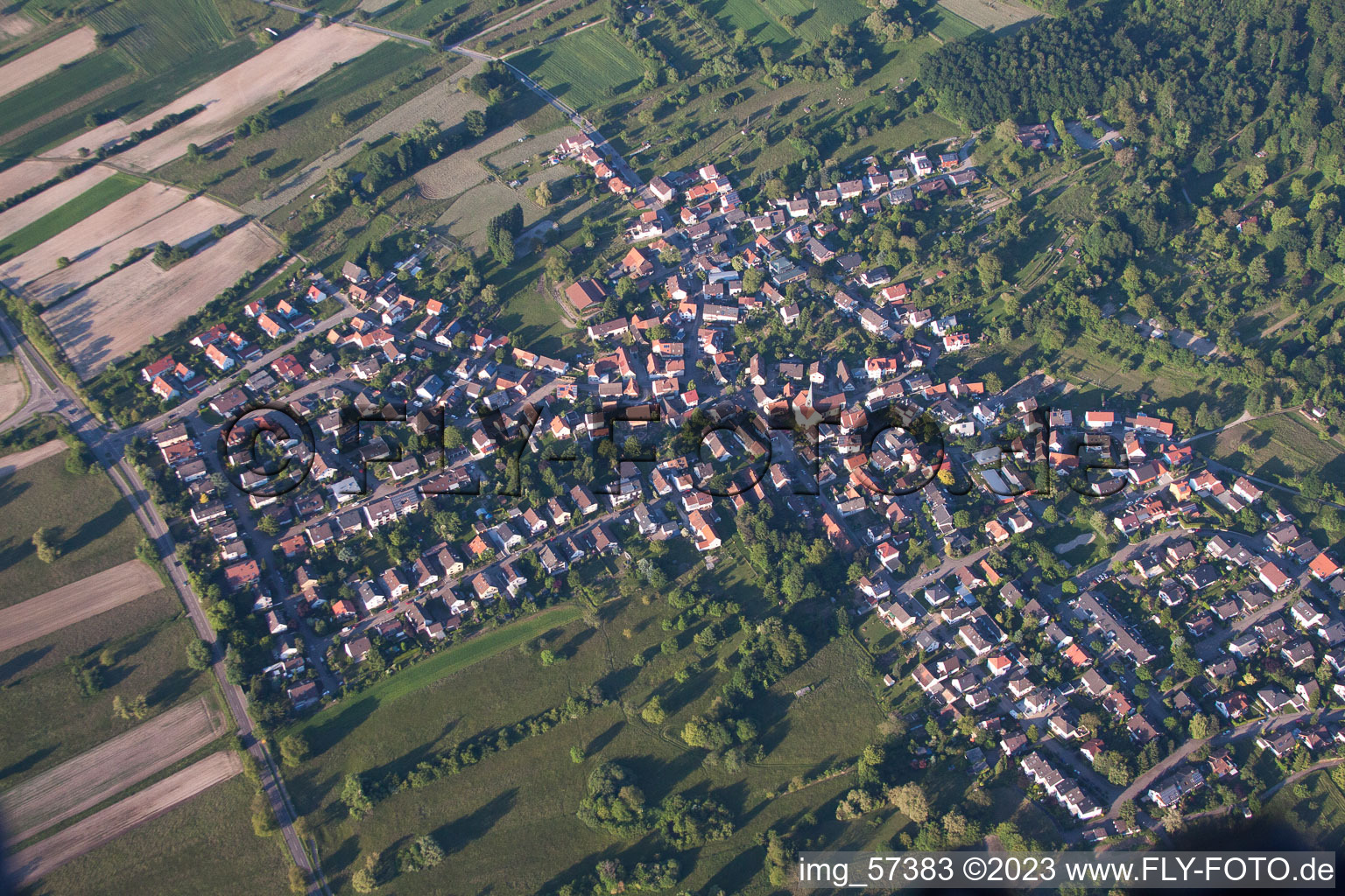 Ortsteil Oberweier in Ettlingen im Bundesland Baden-Württemberg, Deutschland von einer Drohne aus