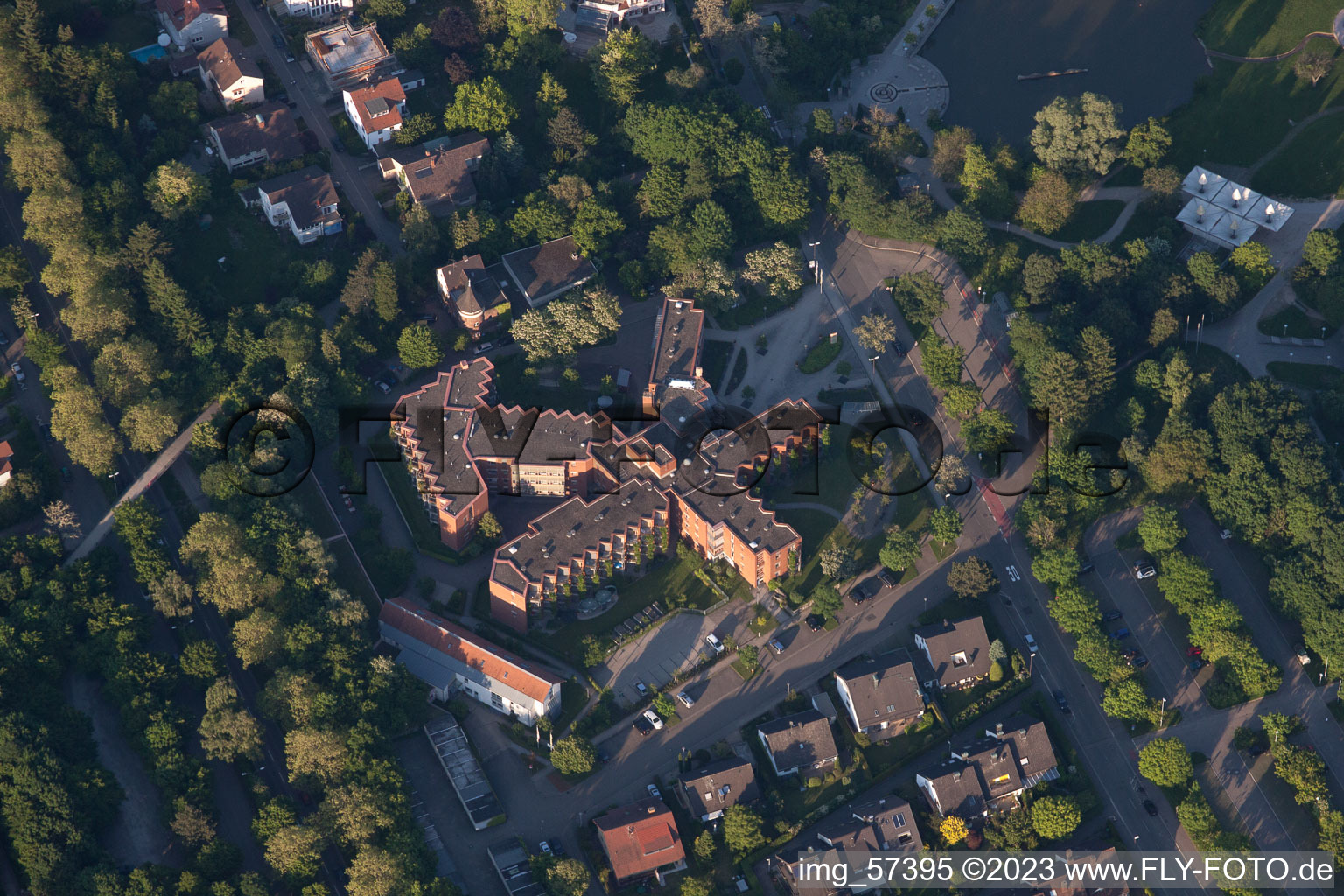 Luftaufnahme von Caritas Seniorenzentrum am Horbachpark in Ettlingen im Bundesland Baden-Württemberg, Deutschland