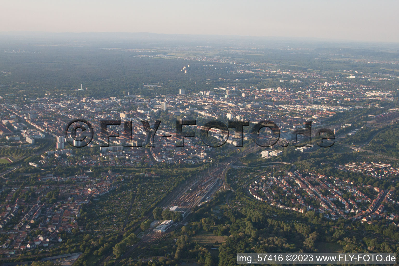 Luftaufnahme von Karlsruhe von Süden im Ortsteil Weiherfeld-Dammerstock im Bundesland Baden-Württemberg, Deutschland