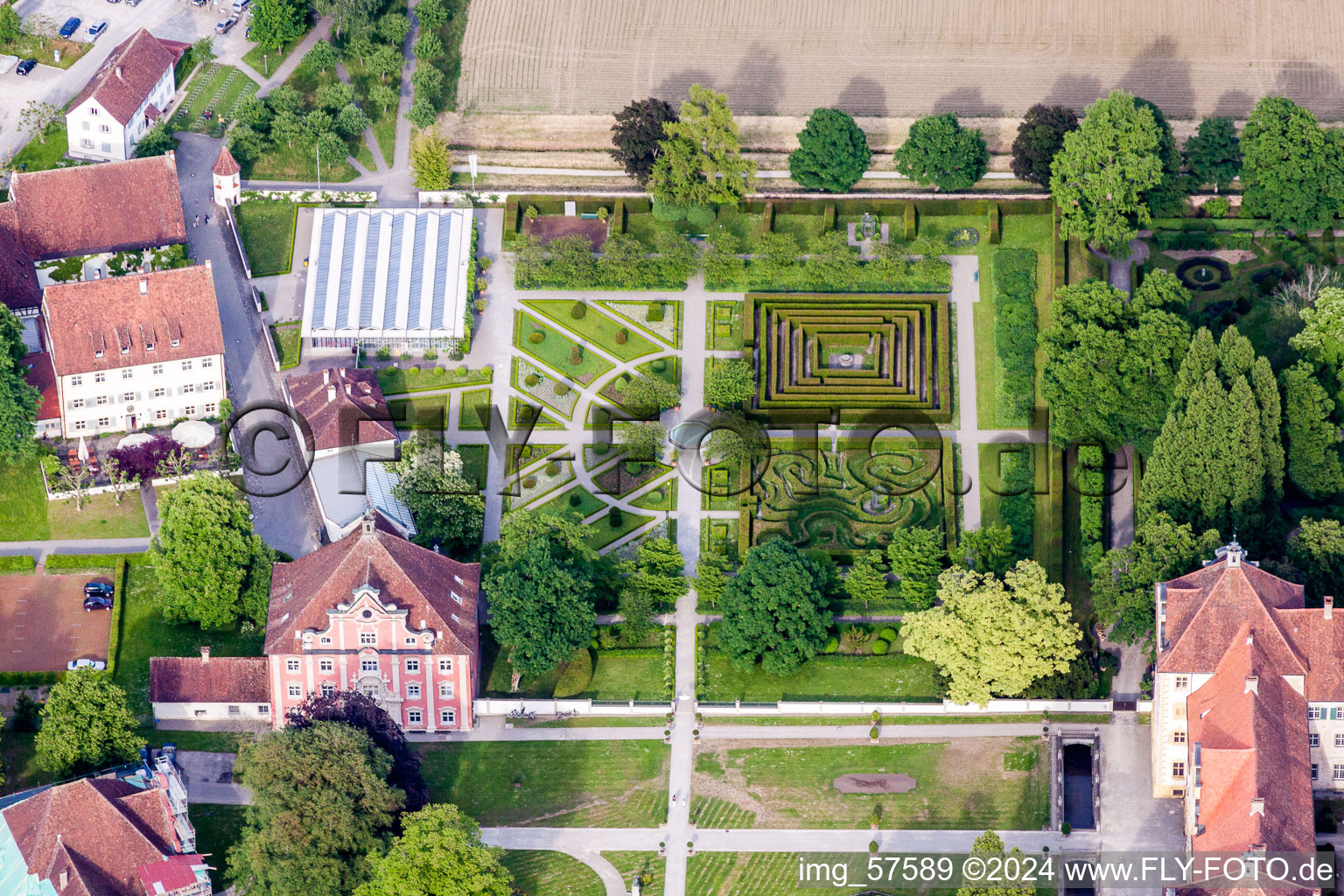 Luftbild von Schulgebäude der Schule Schloss Salem in Salem im Bundesland Baden-Württemberg, Deutschland