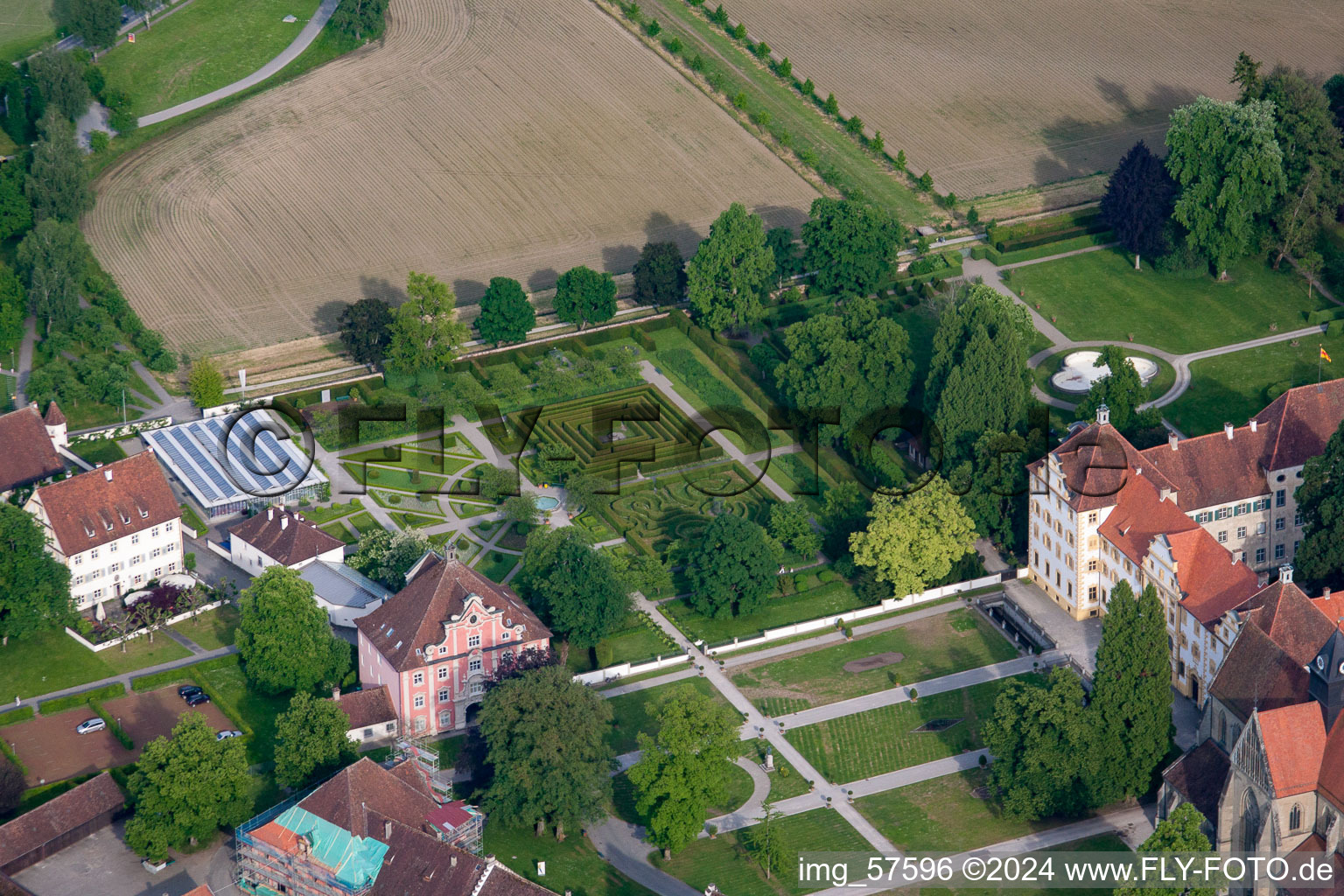 Schrägluftbild von Salem im Bundesland Baden-Württemberg, Deutschland