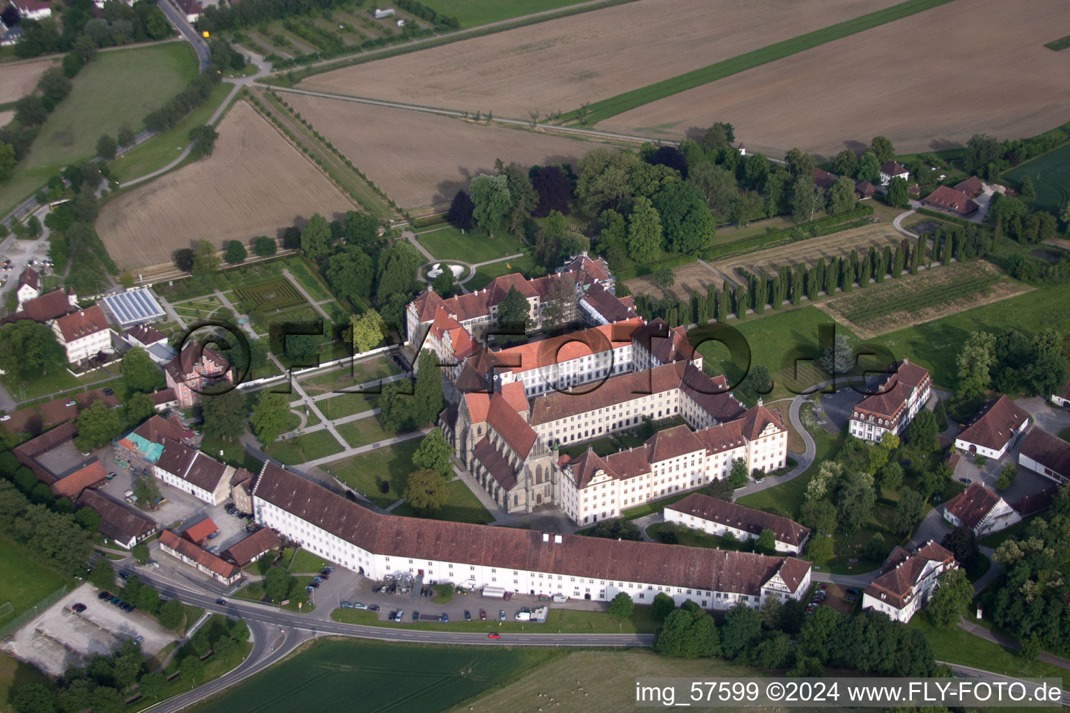 Luftbild von Schulgebäude der Schule Schloss Salem am Schlossbezirk im Ortsteil Stefansfeld in Salem im Bundesland Baden-Württemberg, Deutschland