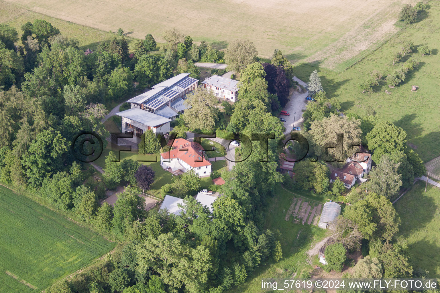 Luftbild von Schulgebäude der Camphill Schulgemeinschaft Bruckfelden im Ortsteil Bruckfelden in Frickingen im Bundesland Baden-Württemberg, Deutschland