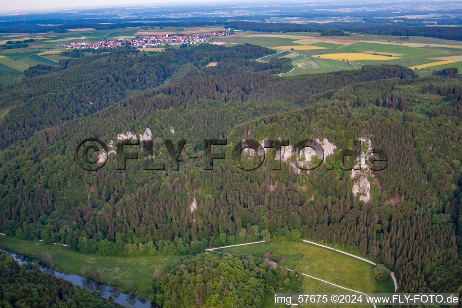 Drohnenbild von Fridingen an der Donau im Bundesland Baden-Württemberg, Deutschland