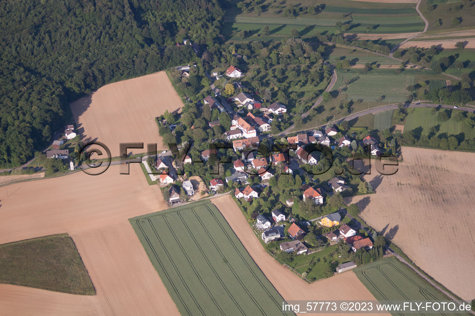 Luftaufnahme von Thomashof im Ortsteil Hohenwettersbach in Karlsruhe im Bundesland Baden-Württemberg, Deutschland